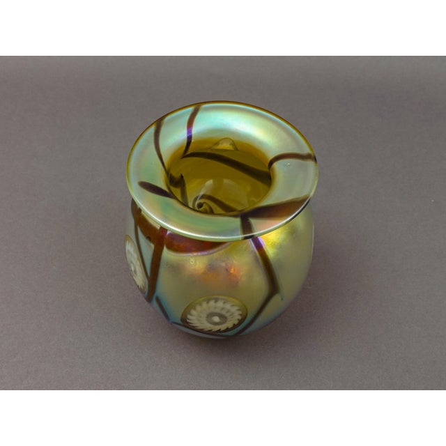 Early 21st Century 1995 Robert Eickholt Iridescent Gold Aurene Art Glass Sea Anemone Flower Vase For Sale - Image 5 of 9