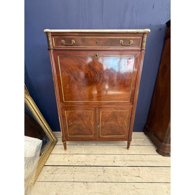 Fine 18th century Secretary desk, made of mahogany with a beveled Carrara marble top. The wood has been finished with a...