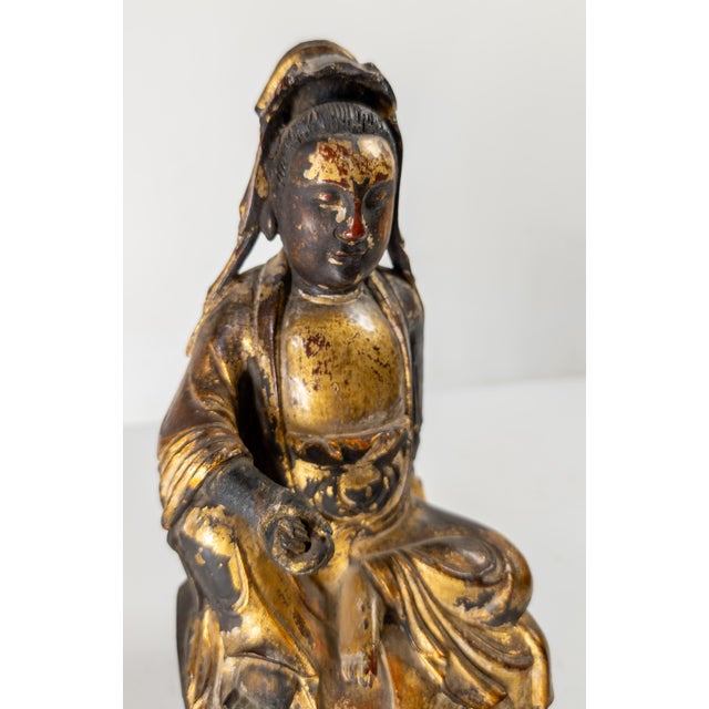 16th Century 16th Century or Earlier Chinese Ming Dynasty Gilt Lacquer Wood Guanyin Figure For Sale - Image 5 of 16