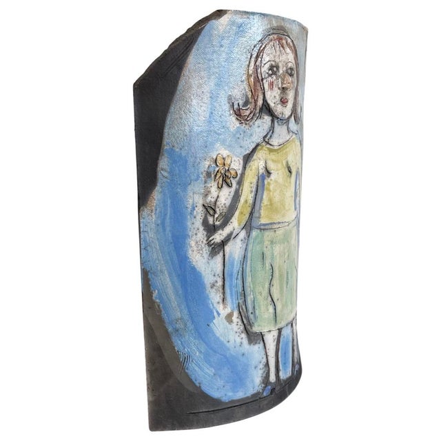 Can be placed on a dresser or book shel to add a pop of playful color.