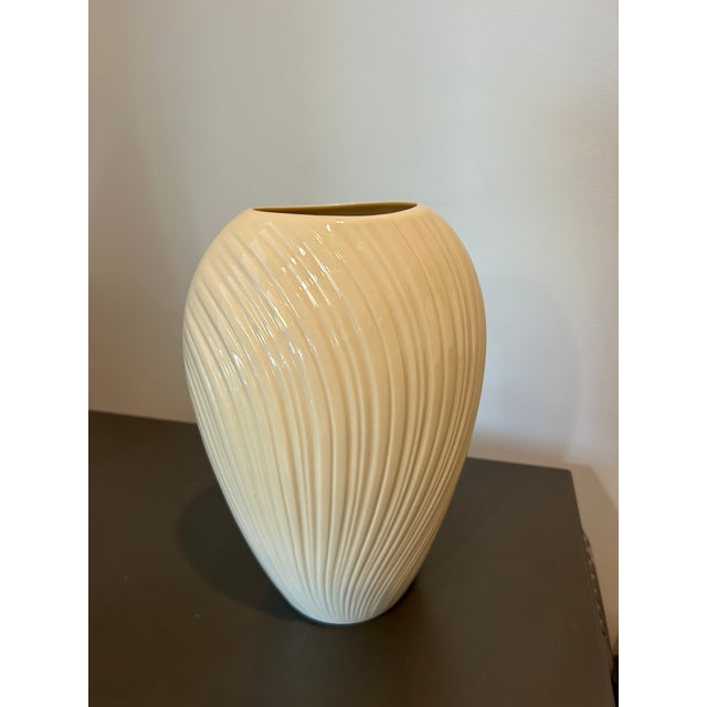 Vintage Lenox Mirage Porcelain Vase – Ivory Cream Ribbed “Windswept Flutes” Design For Sale - Image 10 of 12