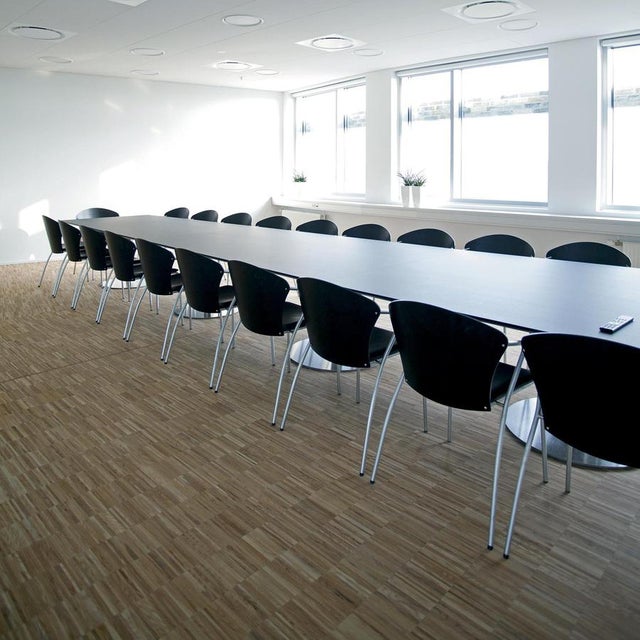 Black EO 5400 White Stackable Bessi Chair by Erla Sólveig Óskarsdóttir For Sale - Image 8 of 10