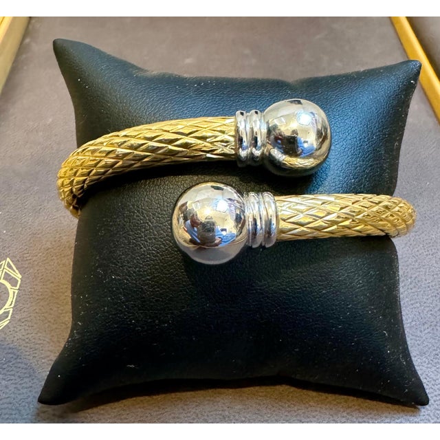 Contemporary Vintage Two Tone Cuff Bangle Bracelet 18 Karat Solid Yellow & White Gold 24 Gram For Sale - Image 3 of 18