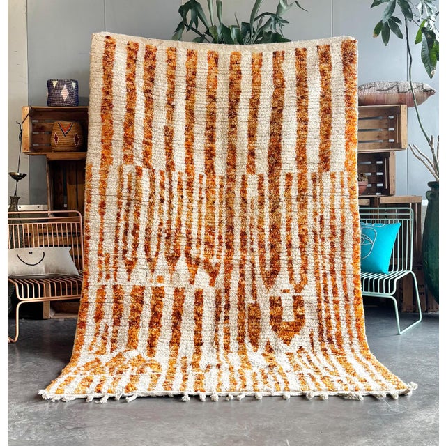 DESCRIPTION ✨ Authentic Moroccan Beni Ouarain Rug – Handmade Wool Carpet ✨ This stunning Beni Ouarain rug was handwoven in...