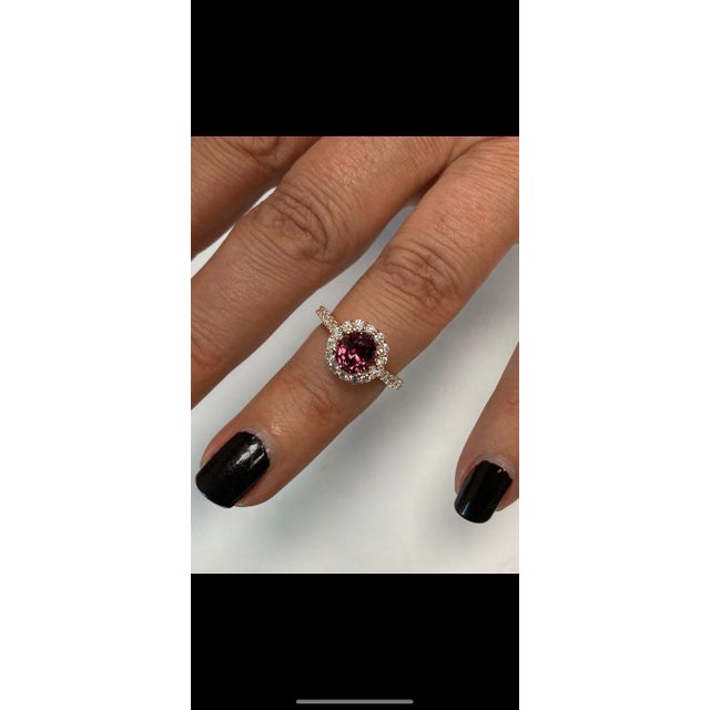 Art Deco Bochic Vintage Red Sapphire & Diamond Cluster Ring Set In 18K Yellow Gold For Sale - Image 3 of 18