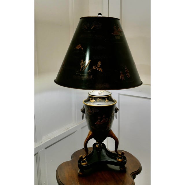 Black Large Chinoiserie Toleware Table Lamp in Black and Gold Lacquer, 1950s For Sale - Image 8 of 12