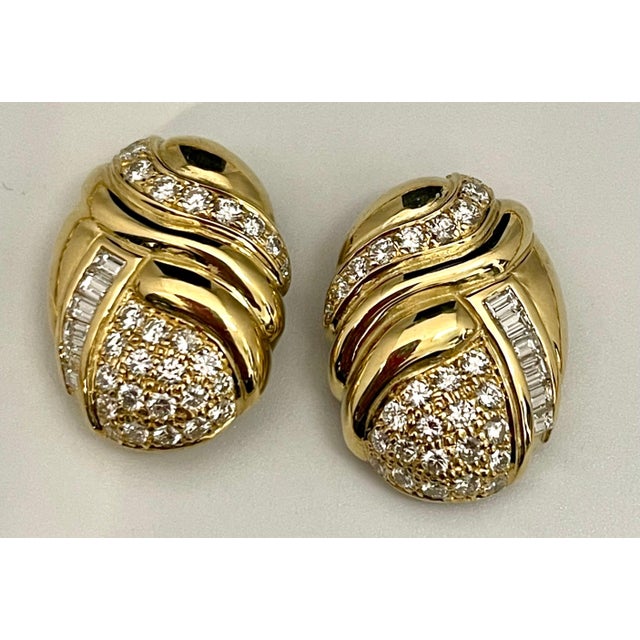 Metal 9 Carat Diamond Necklace & Earrings Bridal Suite 159 Gm 18 Karat Yellow Gold For Sale - Image 7 of 18