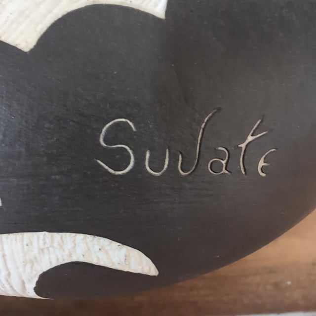 Ceramic VTG Studio Art Pottery Pitcher Ewer Gray/Black Cream Sgraffito Signed Sujate 11" For Sale - Image 7 of 10