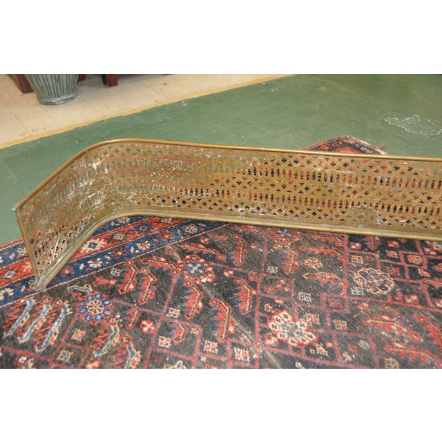 1940s Antique English Reticulated Brass Curved Ends Fireplace Fender W/ Lion Faces For Sale - Image 5 of 16