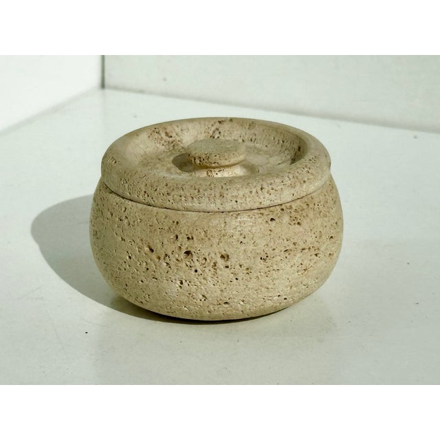 Beige Italian Round Travertine Box with Lid by Fratelli Mannelli, 1960s For Sale - Image 8 of 11