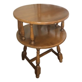 1950s Colonial Style Nutmeg Maple 2 Tier Round Side Table For Sale