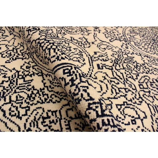 1990s Shabby Chic Modern Ivory/Blue Wool & Viscose Rug - 4'0 X 6'6 For Sale - Image 4 of 8