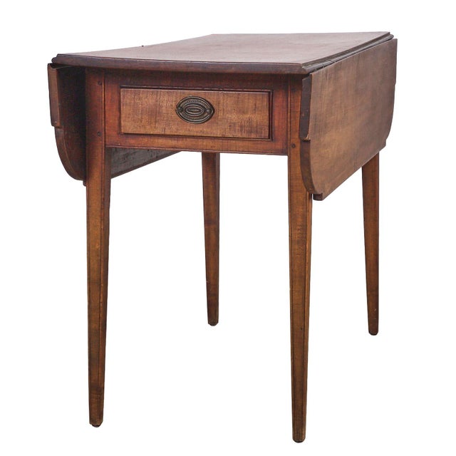 Beautiful antique Hepplewhite-style Pembroke table dating to the late 18th or early 19th century. Crafted in mahogany with...