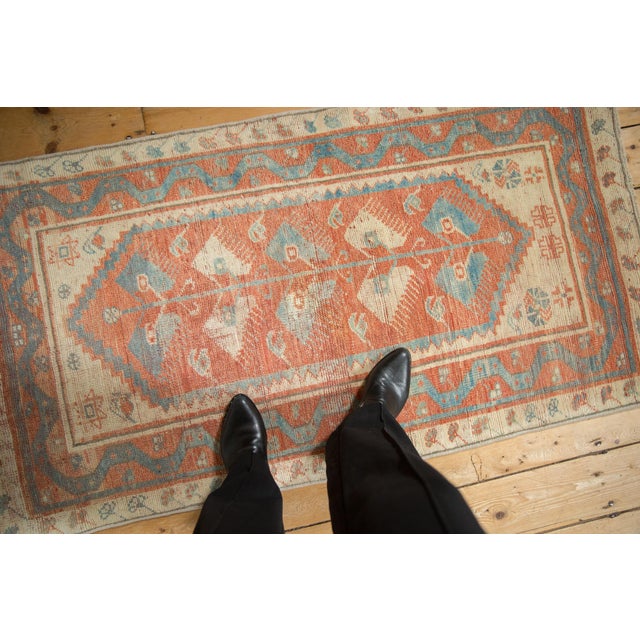 :: Single center germinating vine stalk with finned floral blossoms and minor botehs filling therein. Main border in a...