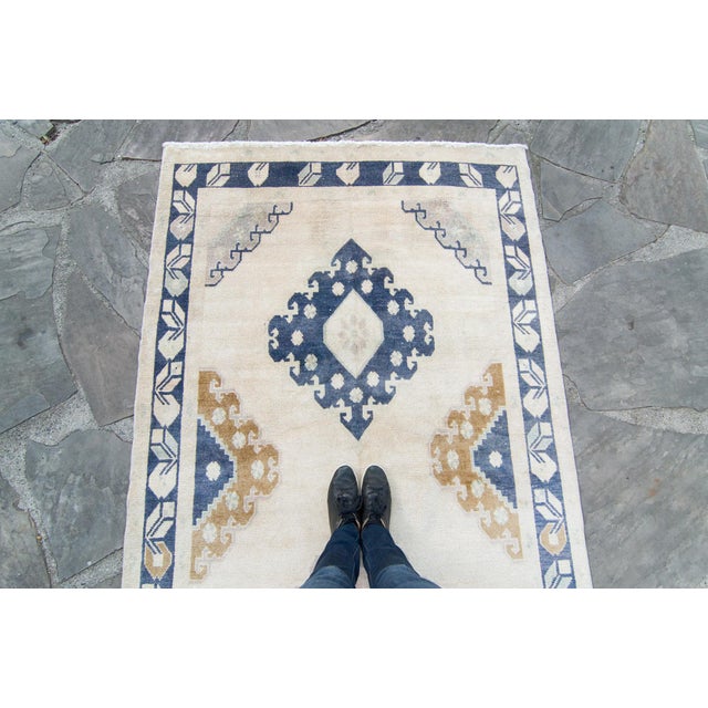 1980s 1980s Vintage Oushak Neutral Wool Hand Knotted Rug For Sale - Image 5 of 11