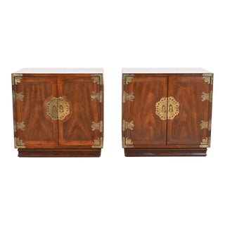 Henredon Mid-Century Hollywood Regency Chinoiserie Mahogany Bedside Chests, Pair For Sale