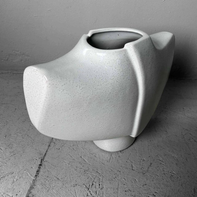 Beautiful design Ikebana 生花 flower vase from the '60s-'70s, originating from Japan. The vase features an abstract,...
