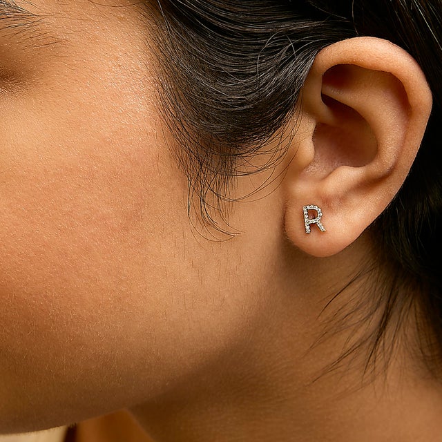 Haus of Brilliance 10K Yellow Gold 1/10 Cttw Diamond 'R' Initial Stud Earring For Sale - Image 4 of 5