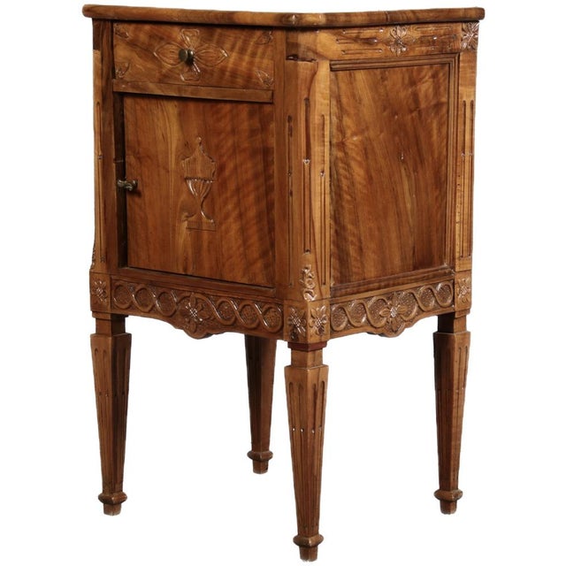 Baroque Antique Side Table in Walnut, 1780 For Sale - Image 3 of 18