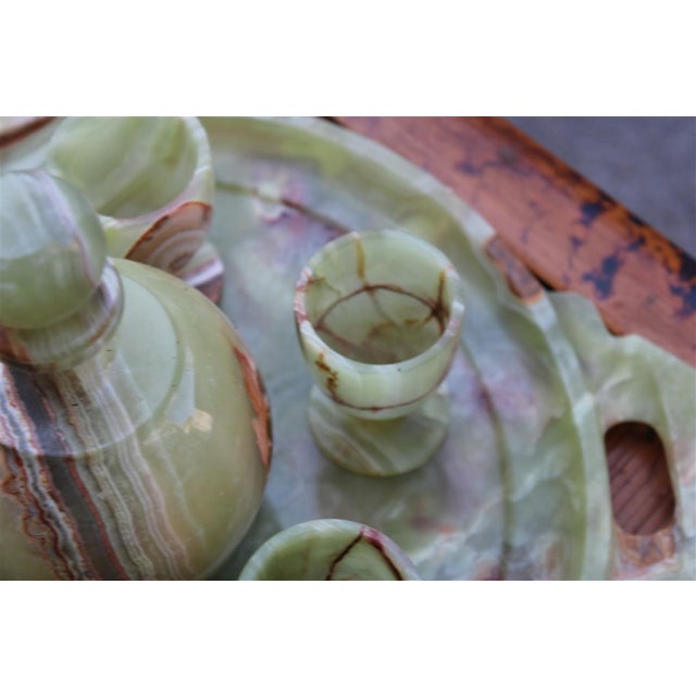 Mid-Century Modern Tanzanian Green Onyx Rosolio Tray with Bottle and Glasses, Italy, 1950s, Set of 8 For Sale - Image 3 of 15