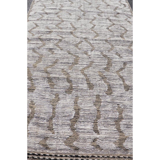 Modern Gallery Rug in Wool With Abstract Design 5'10" X12'8" For Sale - Image 10 of 13
