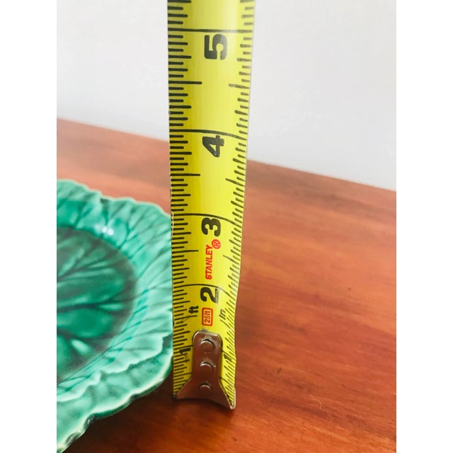 Mid 20th Century Vintage Green Majolica Wedgwood Cabbage Leaf Wall Plate - Set of 2 For Sale - Image 5 of 8