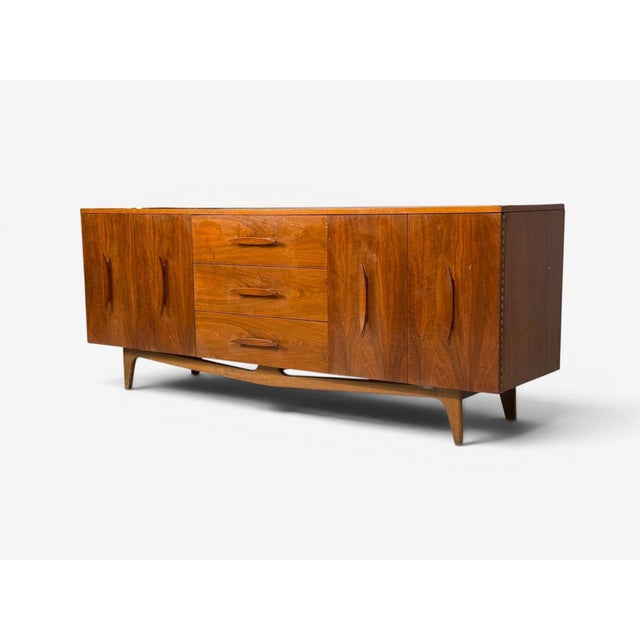 1960s Young Manufacturing, Standard Dreser, Walnut, Usa, 1960s For Sale - Image 5 of 12