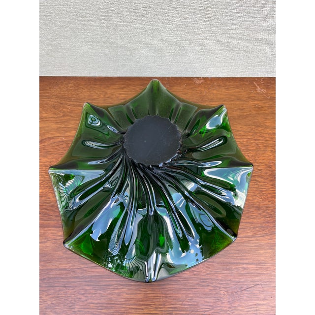 Large Mid-Century Modern Handblown Emerald Art Glass Centerpiece. Circa 1960s For Sale - Image 11 of 12