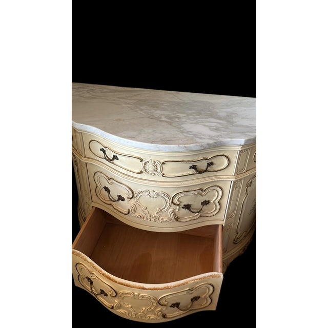 French Provincial 1920s French Provincial Louis XV Bombe Commode For Sale - Image 3 of 5