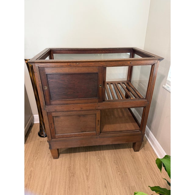 American Early 20th Century Antique Oak & Glass Mercantile Display Cabinet / Cigar Showcase For Sale - Image 3 of 12