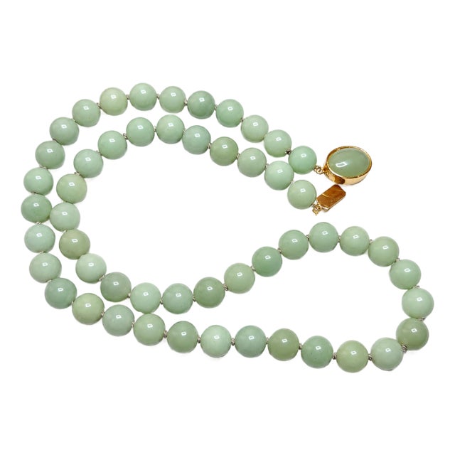1980s New Zealand Green Inanga Nephrite Necklace, Māori Pounamu Nephrite For Sale