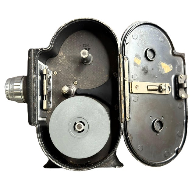 1940s 1930s Art Deco Bell & Howell Filmo 134-B 8mm Motion Picture Camera For Sale - Image 5 of 16