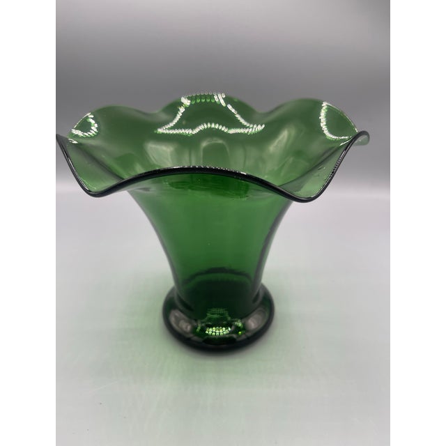 Mid-Century Modern Vintage Emerald Green Ruffled Art Glass Vase For Sale - Image 3 of 5