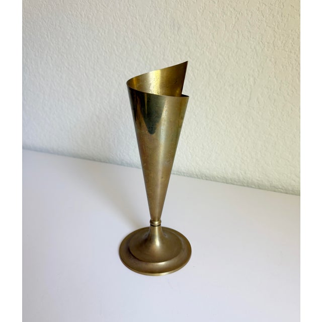 1950s Spiral Brass Vase For Sale - Image 4 of 8