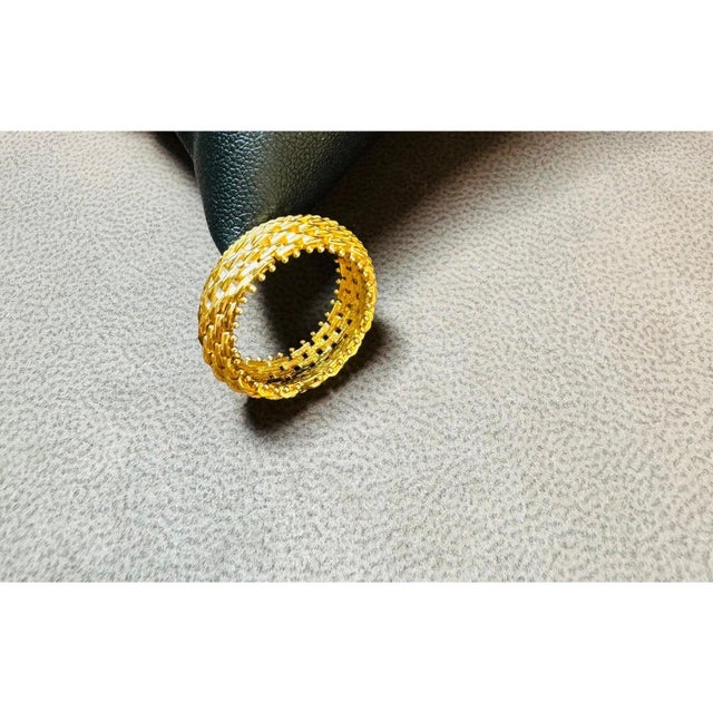 18 Karat Yellow Gold Classic Wide Wedding Band With Design Ring, Unisex Size 5.5 For Sale - Image 11 of 16