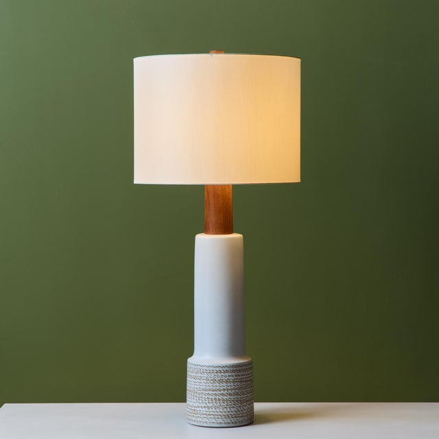 Mid-Century Modern 1950s Gordon and Jane Martz Oversized White Ceramic Table Lamp For Sale - Image 3 of 13