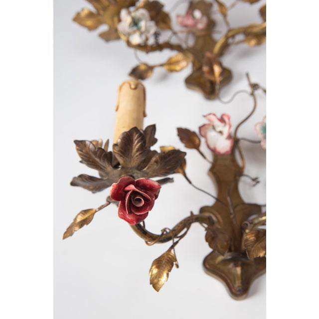 Vintage French Wall Lights in Brass and Porcelain Flowers, 1950s, Set of 2 For Sale - Image 6 of 12