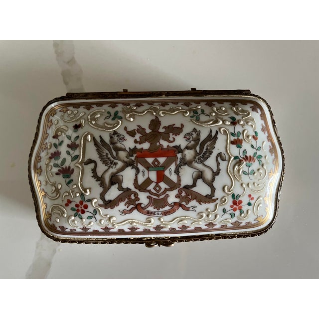 French Vintage Porcelaine De Paris Dresser Box For Sale - Image 3 of 7