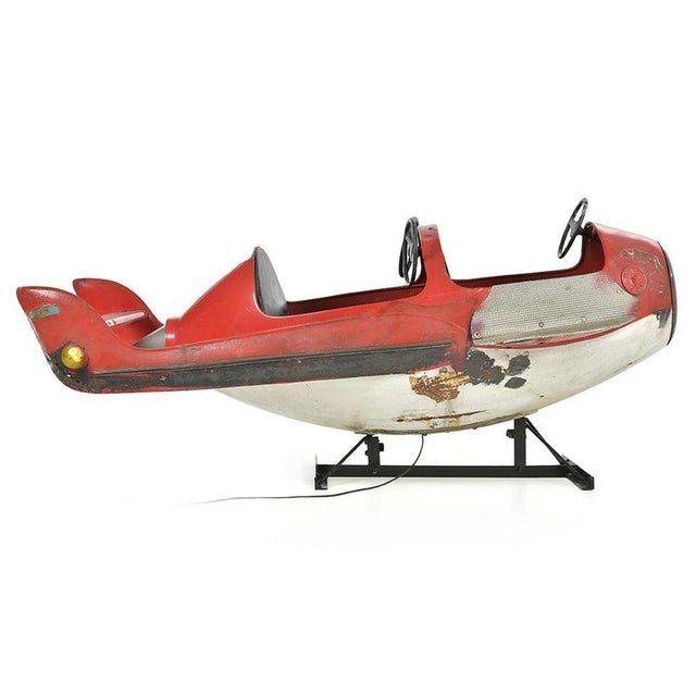 This 20th century merry-go-round plane, now mounted on a stand, constitutes a particularly original collector's item. Its...