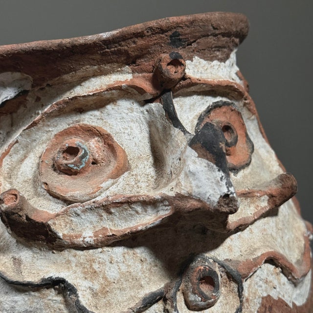 1950s Antique Anthropomorphic Folk Art Chambri Wood-Fired Polychrome Earthenware Damarau Vessel For Sale - Image 5 of 10