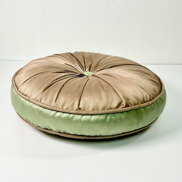 Mid-Century Modern 1960s Mid-Century Hollywood Regency Boho Chic Round Silk Pleated Button Decorative Pillow. For Sale - Image 3 of 13