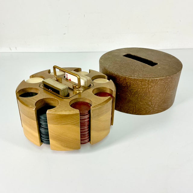 This Wood Caddy and Bakelite Poker Chips are from the 1950s. It comes with a cover and two slots to store a couple decks...