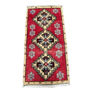 Turkish Yastik Rug 1'5" x 2'10" For Sale