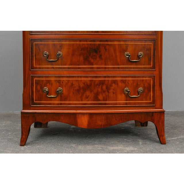 English Chest of Drawers in Yew, Late 20th Century For Sale - Image 9 of 18