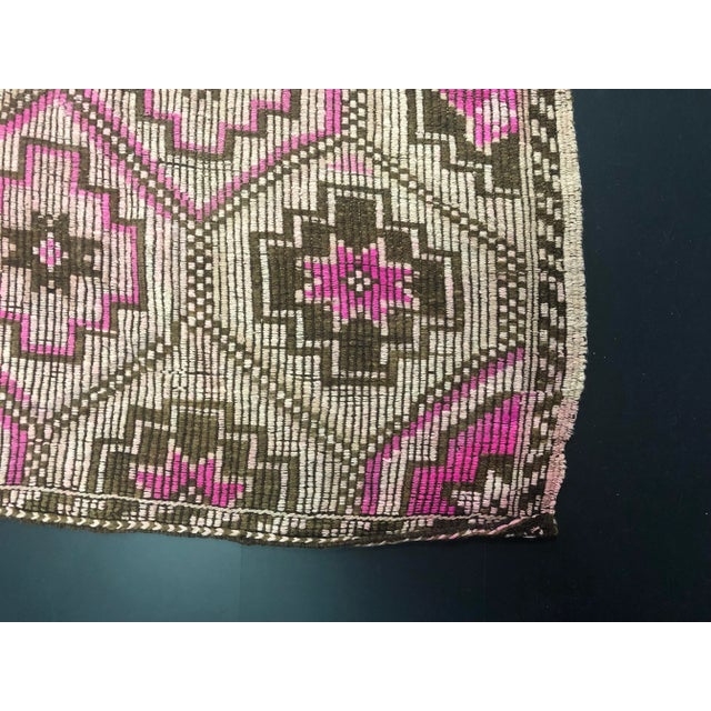 1960s Vintage Turkish Anatolian Geometric Design Handmade Wool Kilim Rug - 6′6″ × 11′1″ For Sale - Image 10 of 11