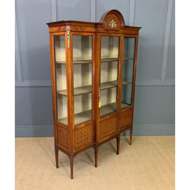 Edwardian Kingwood and Walnut Display Cabinet, 1900s For Sale - Image 3 of 13
