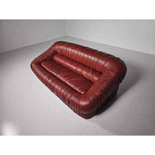 Vintage Piumino Sofa in Dark Cognac Leather attributed to De Pas, Durbino and Lomazzi for Dalloca, 1970s For Sale - Image 4 of 10