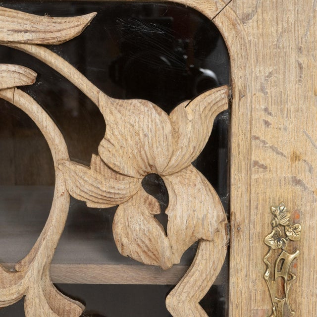 1910s French Art Nouveau Oak Vitrine With Floral Details For Sale - Image 12 of 18