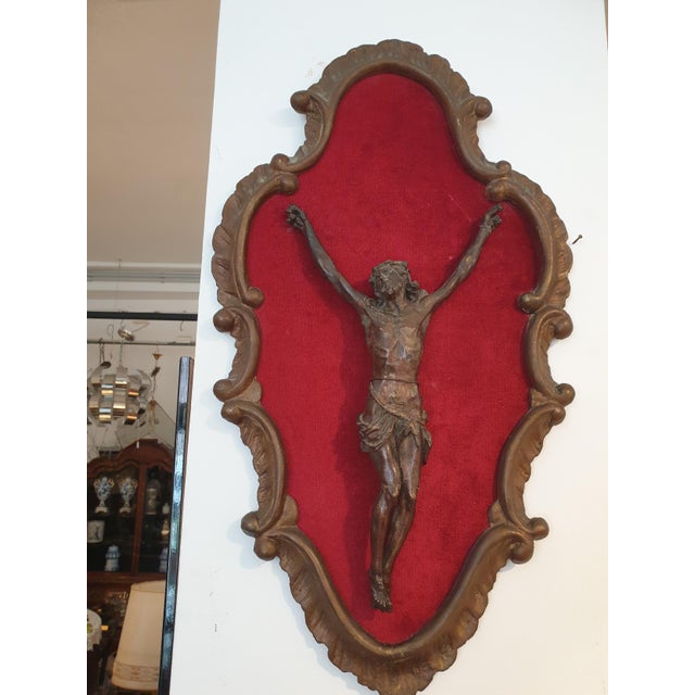 Metal Clay Sculpture of the Crucified Christ Covered with Bronze Foil in Baroque Frame, Tuscany, 1895 For Sale - Image 7 of 7