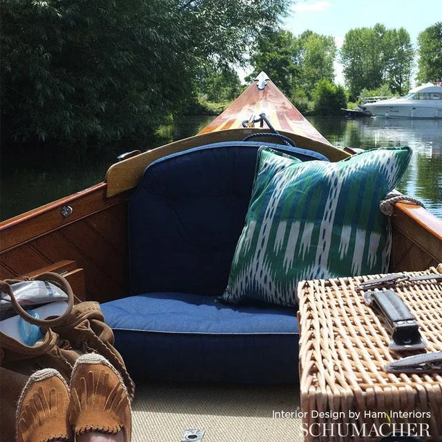 Graphic and sensual, this midsize tribal pattern is highly versatile. A Cotton sateen weave makes this fabric dressier...